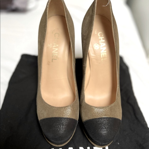 Authentic CHANEL Gold/ Black Leather Pumps - Picture 4 of 5